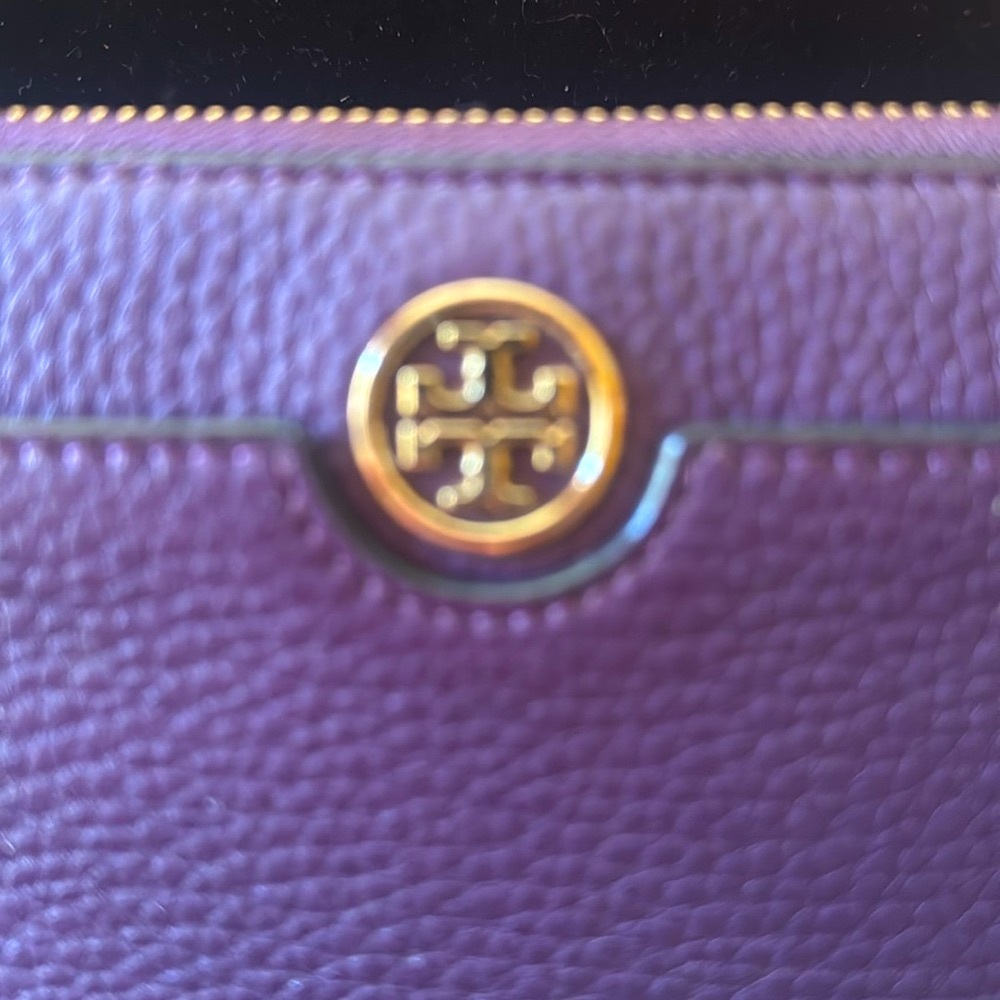 Tory Burch Plum Pebbled Leather Zip Wallet with Gold Logo - Picture 4 of 8